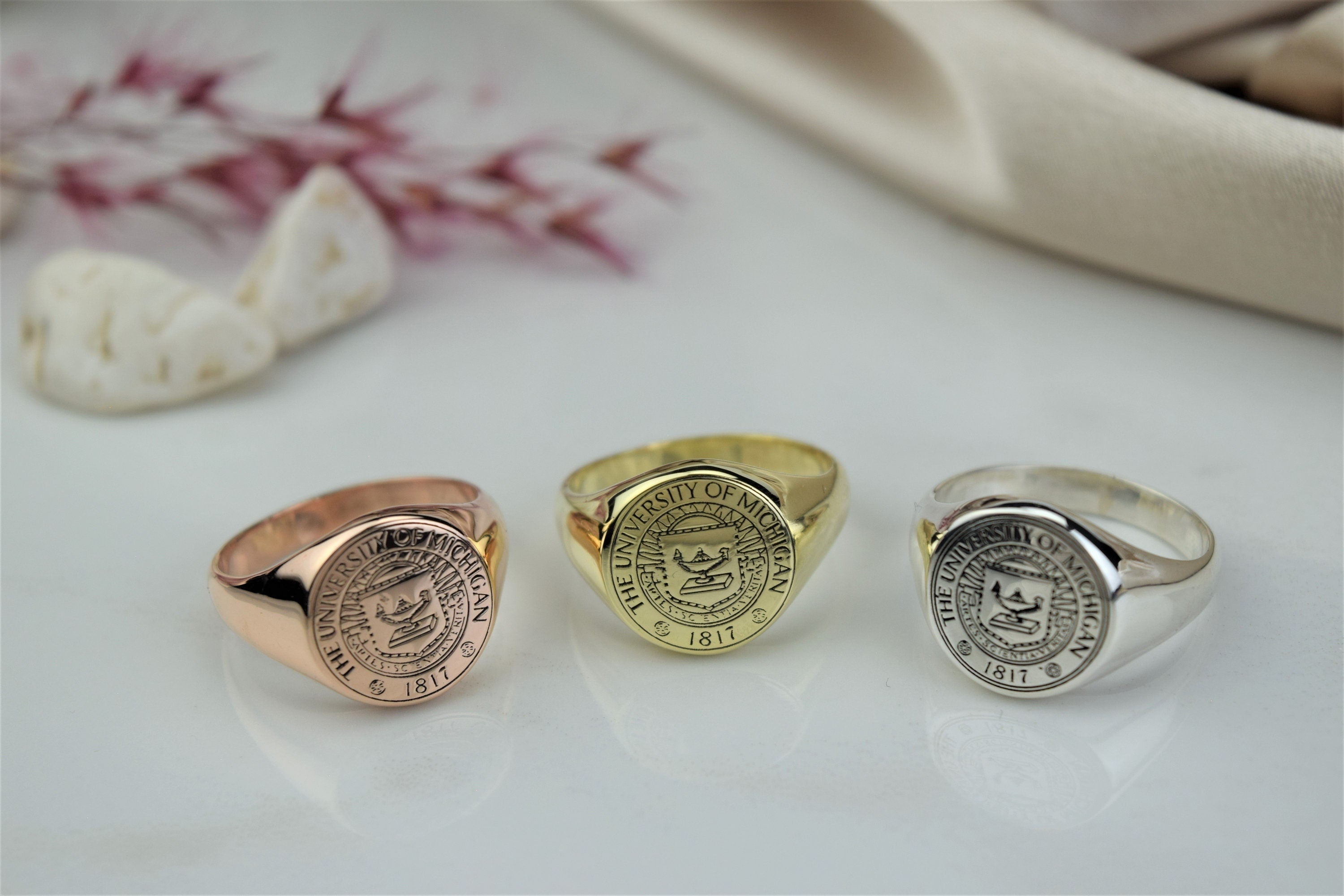 Signet class ring deals